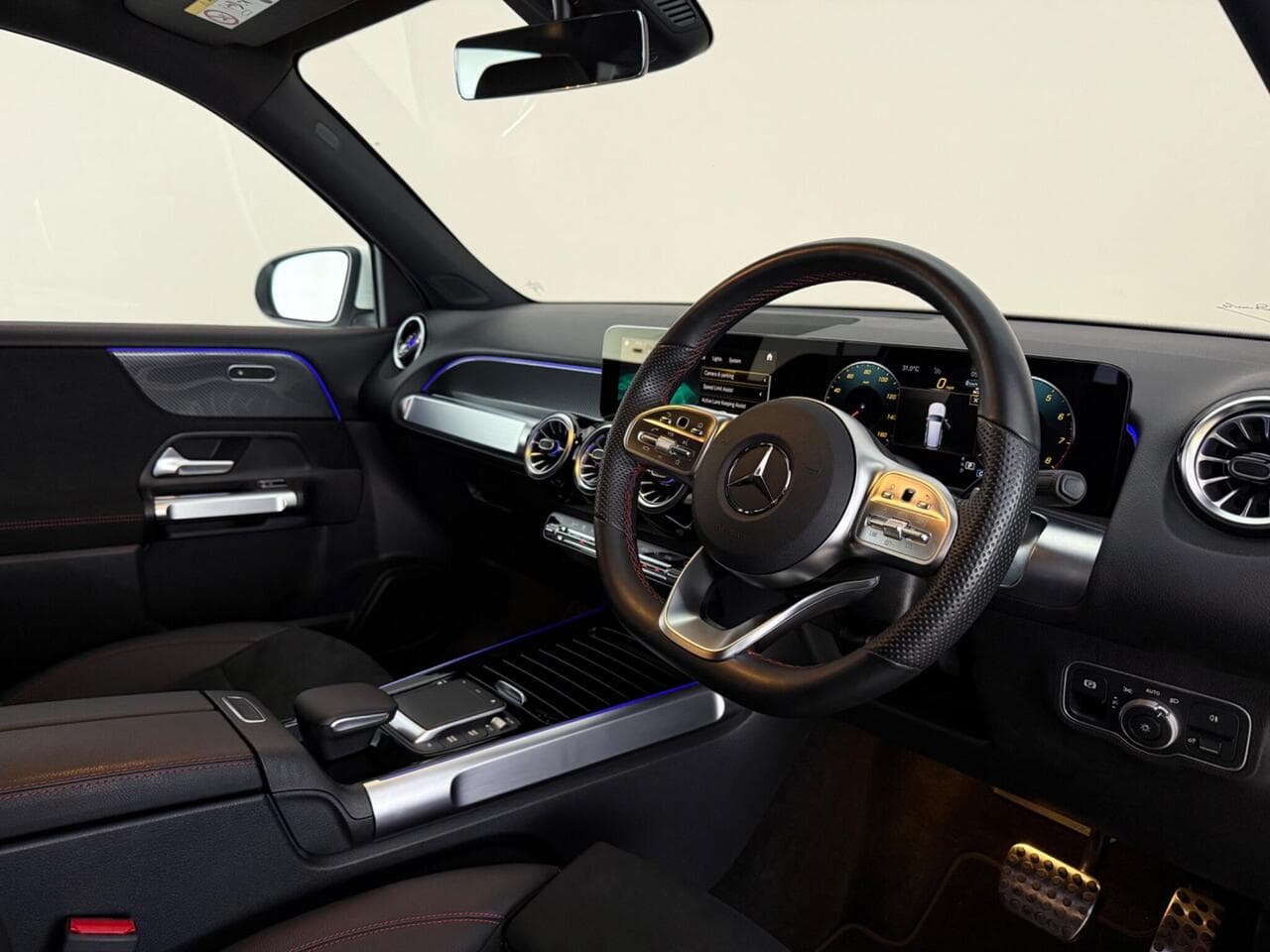 Mercedes-Benz GLB thumbnail Interior Front
