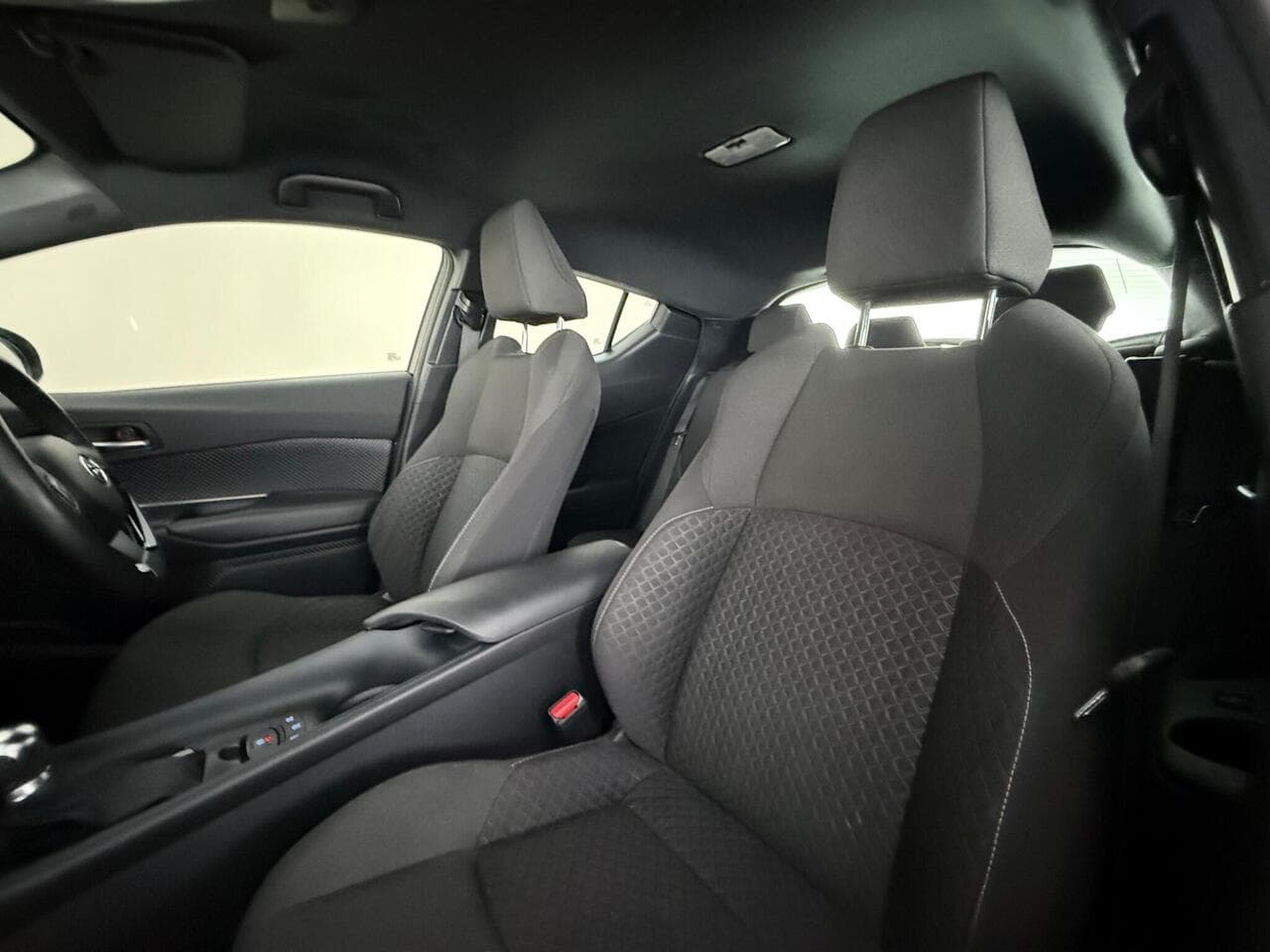 Toyota C-HR thumbnail Seat Front Passenger