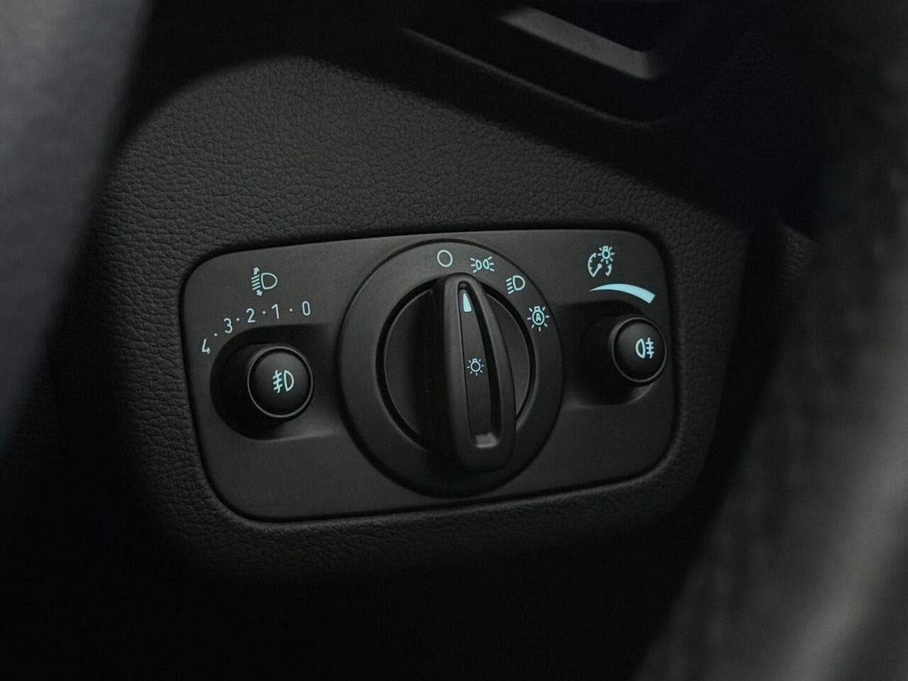 Ford Kuga thumbnail Misc Controls