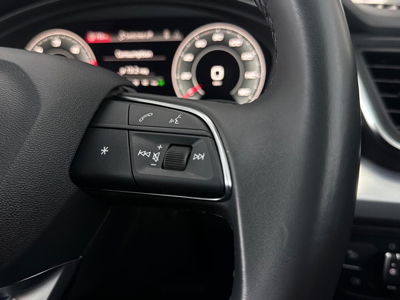 Audi Q5 thumbnail Misc Controls