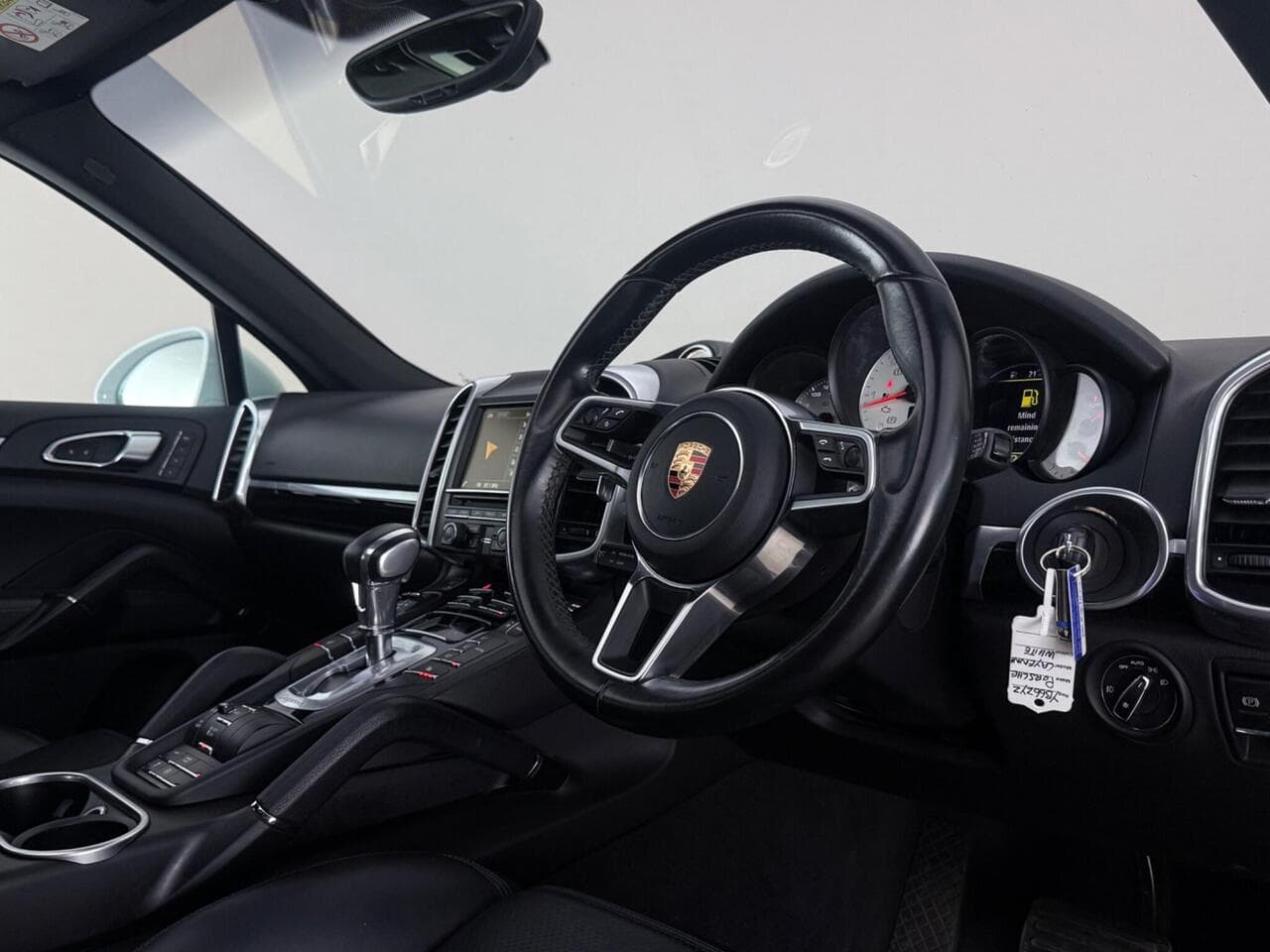Porsche Cayenne thumbnail Interior Front