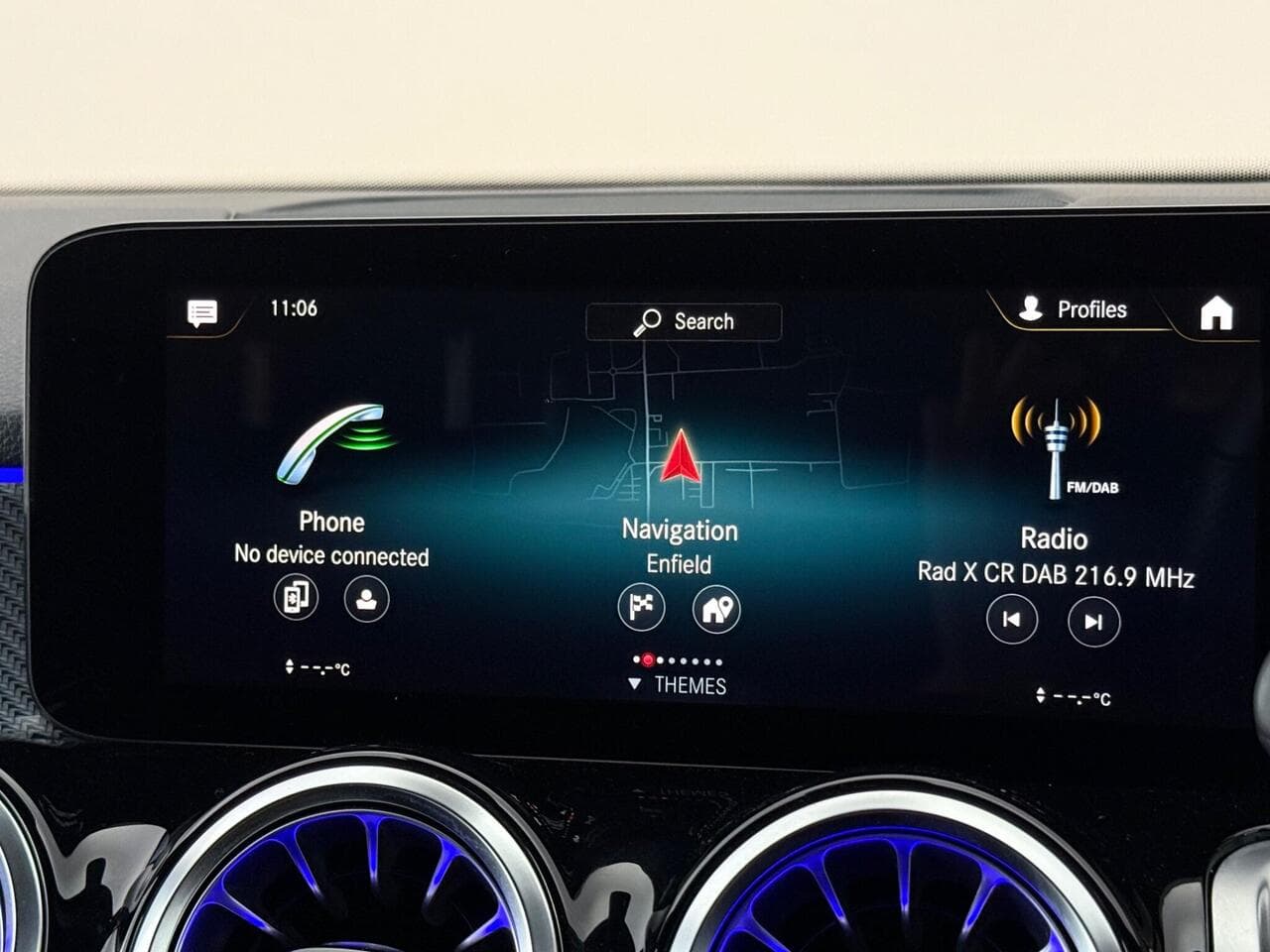 Mercedes-Benz GLB thumbnail Infotainment System