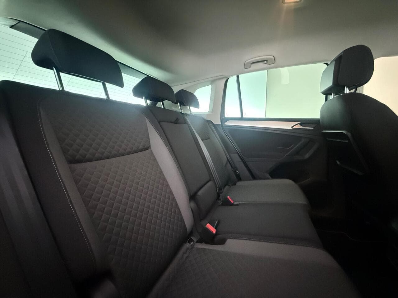 Volkswagen Tiguan thumbnail Seats Rear