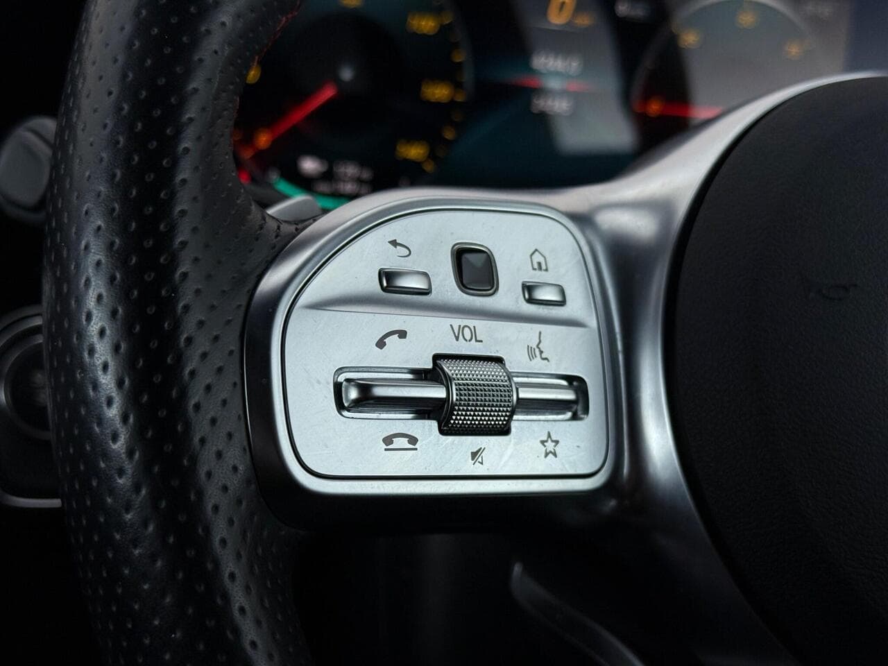 Mercedes-Benz EQA thumbnail Misc Controls