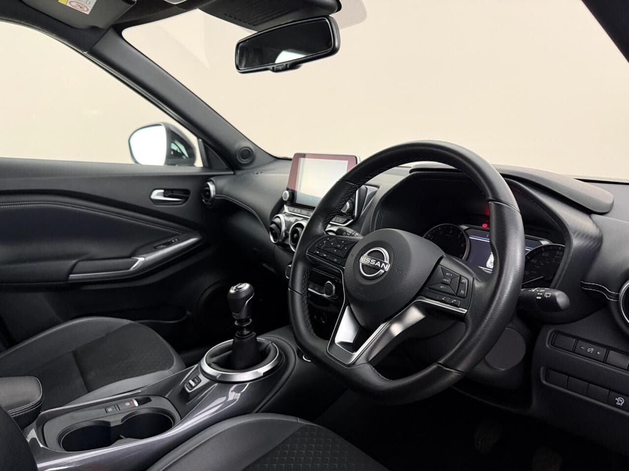 Nissan Juke thumbnail Interior Front