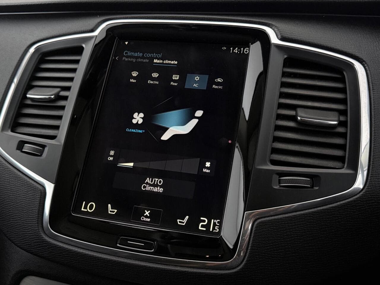 Volvo XC90 thumbnail Infotainment System