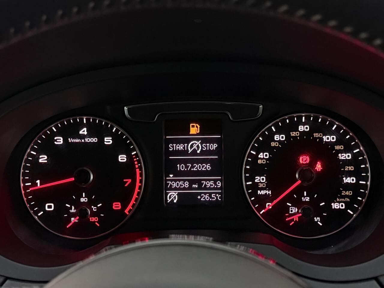 Audi Q3 thumbnail Driver Instruments