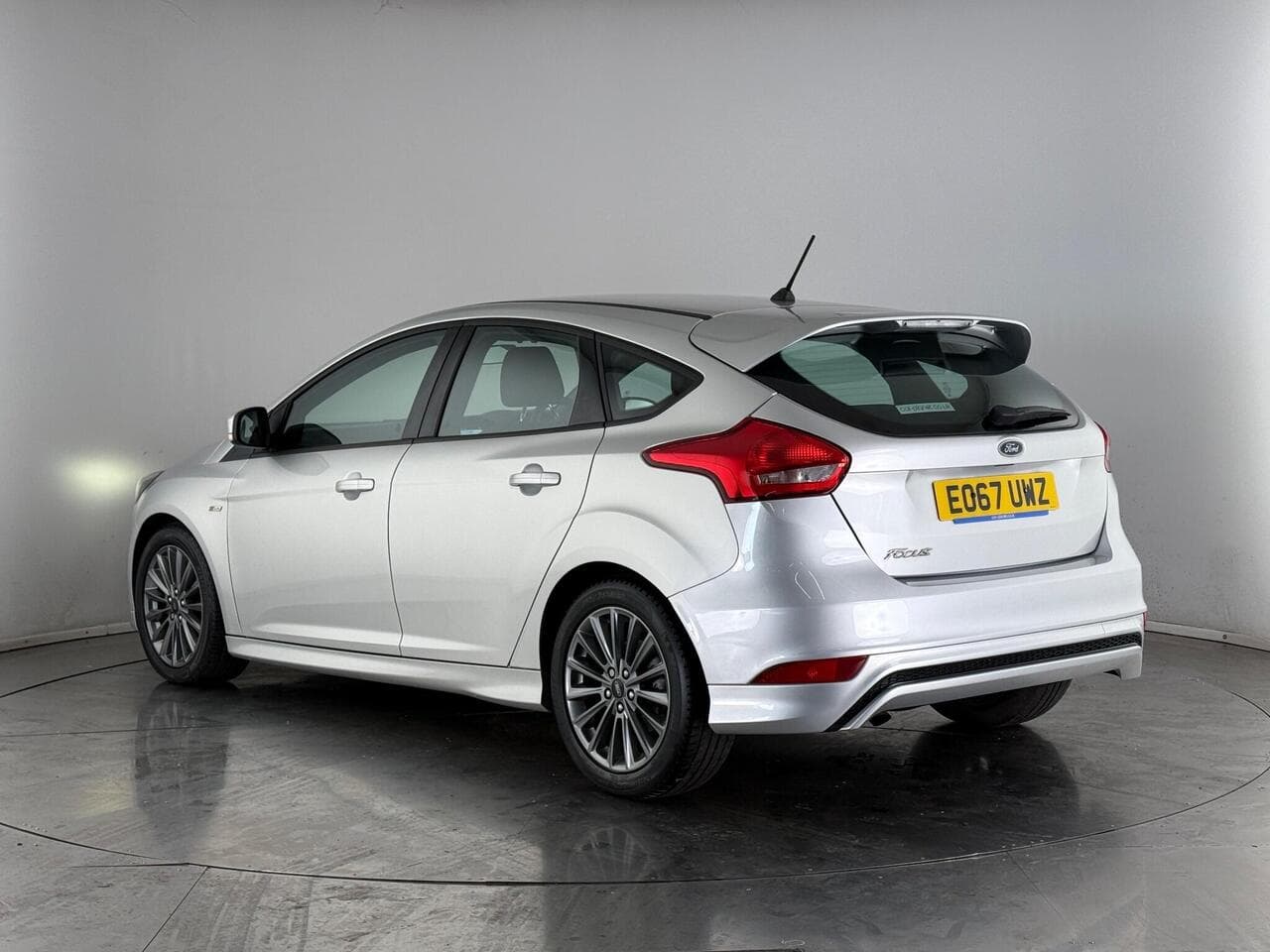 Ford Focus thumbnail Rear Left