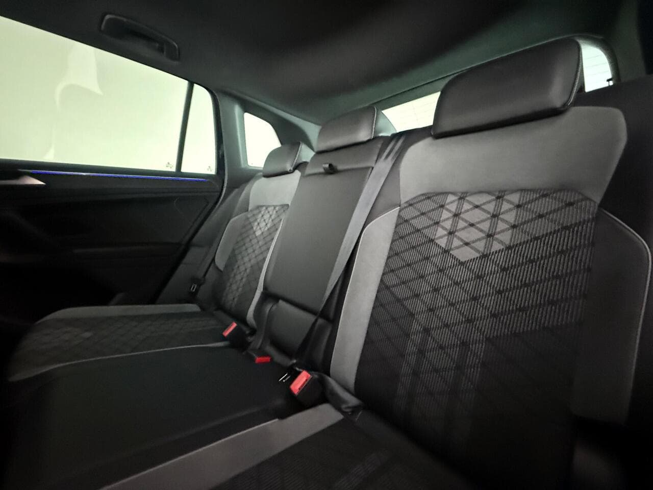 Volkswagen Tiguan thumbnail Seats Rear