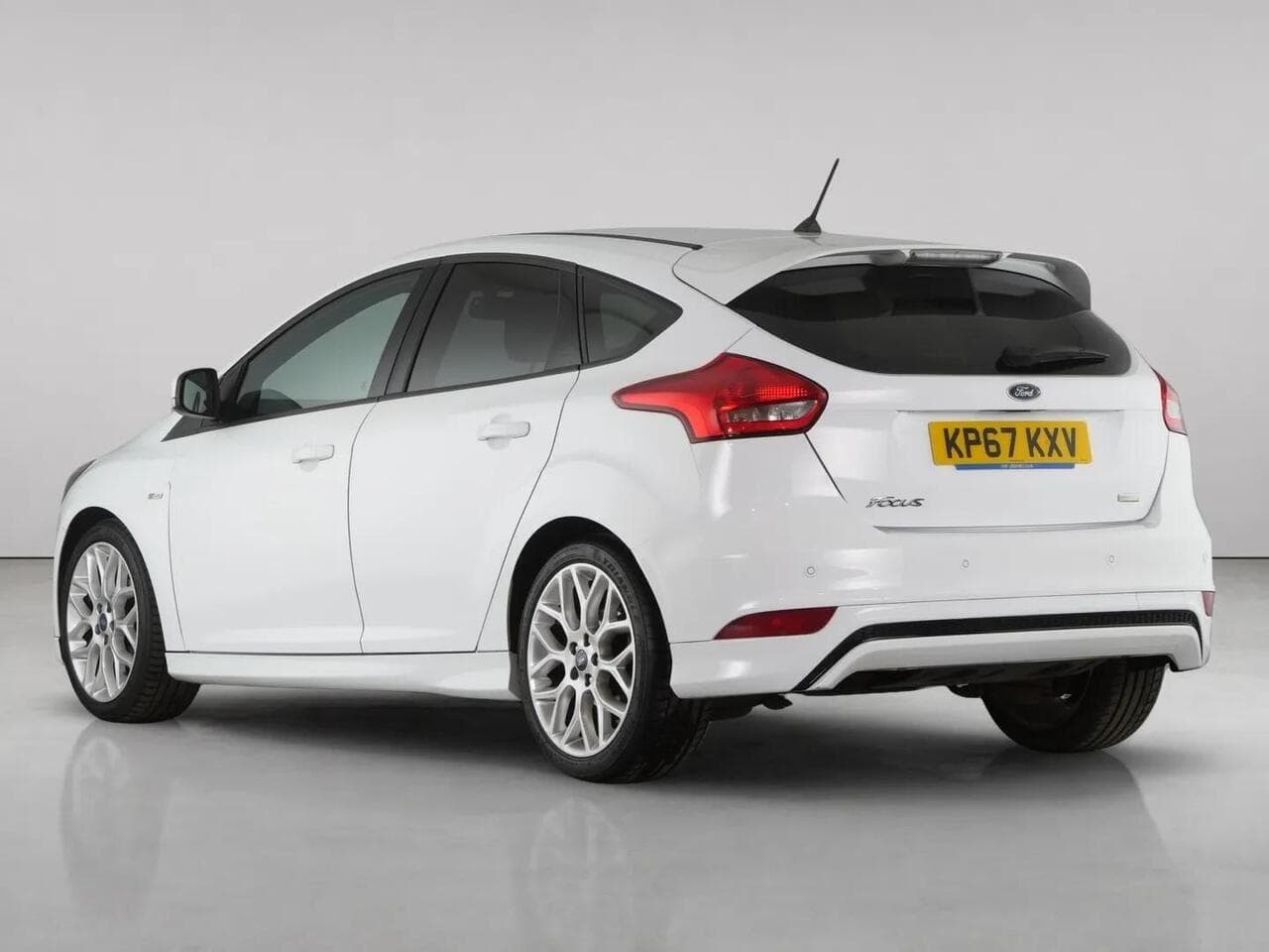 Ford Focus thumbnail Rear Left