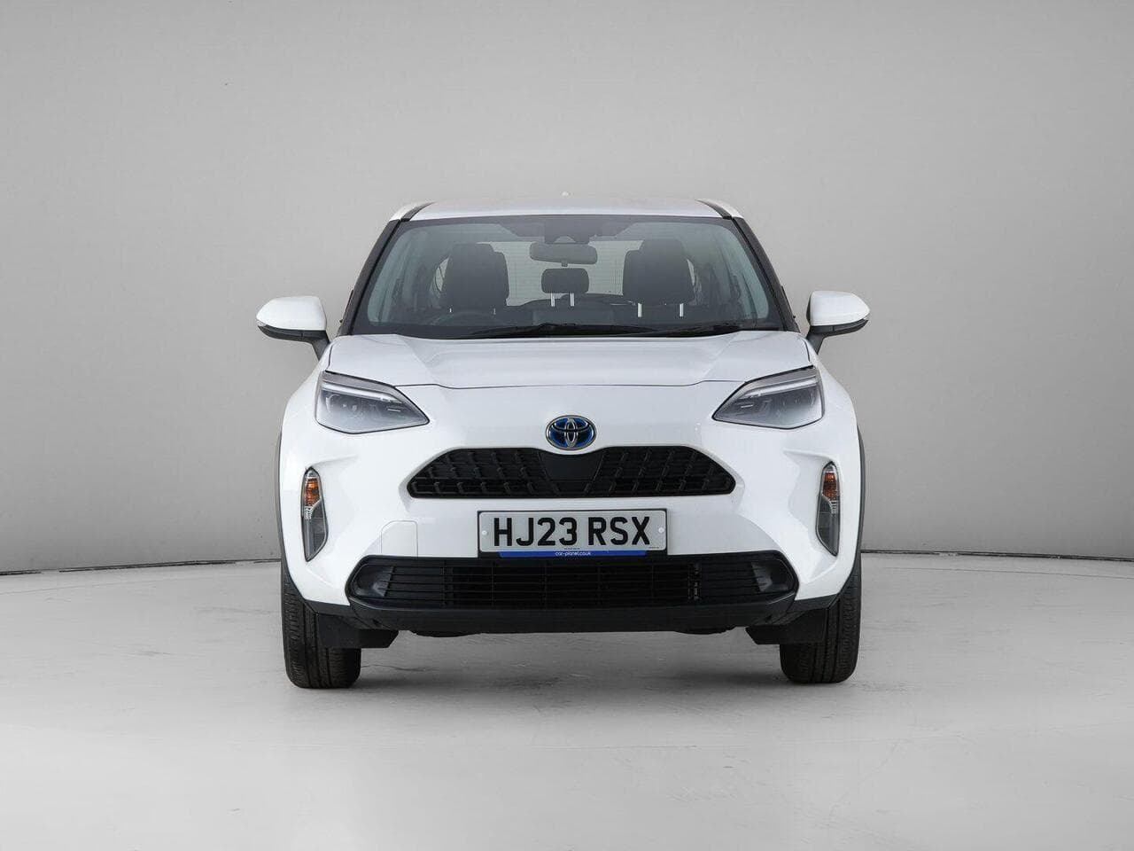 Toyota Yaris Cross thumbnail Front