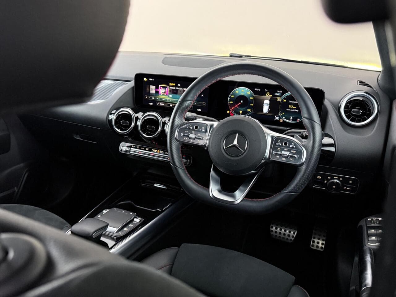 Mercedes-Benz GLA thumbnail Interior Front