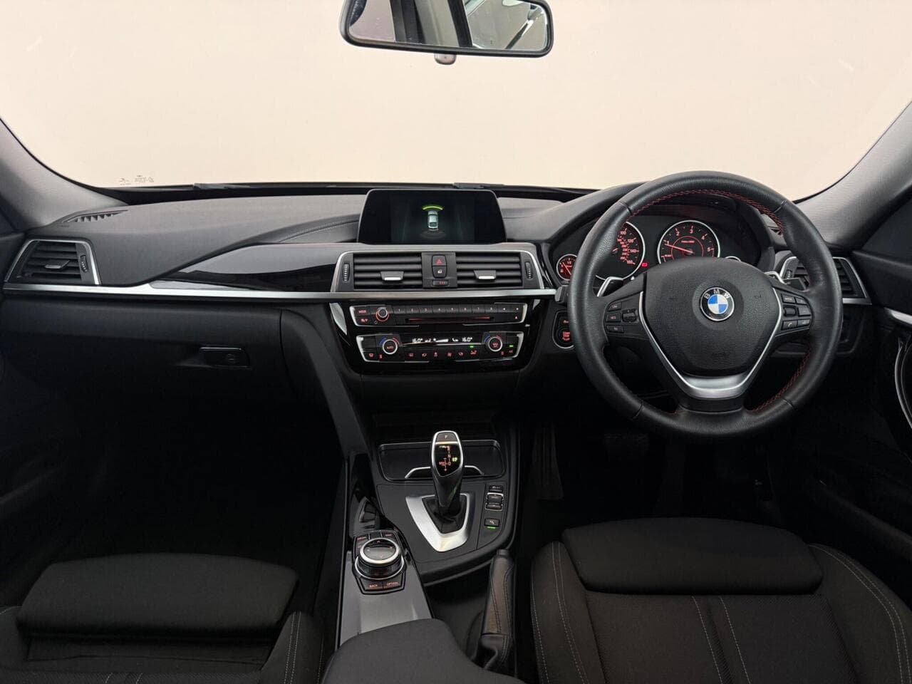 BMW 3 Series Gran Turismo thumbnail Interior Front