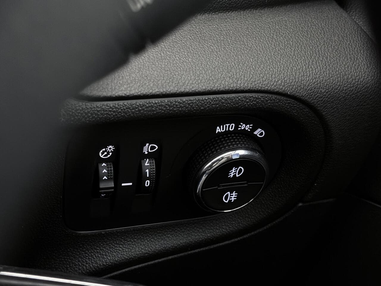Vauxhall Grandland X thumbnail Misc Controls