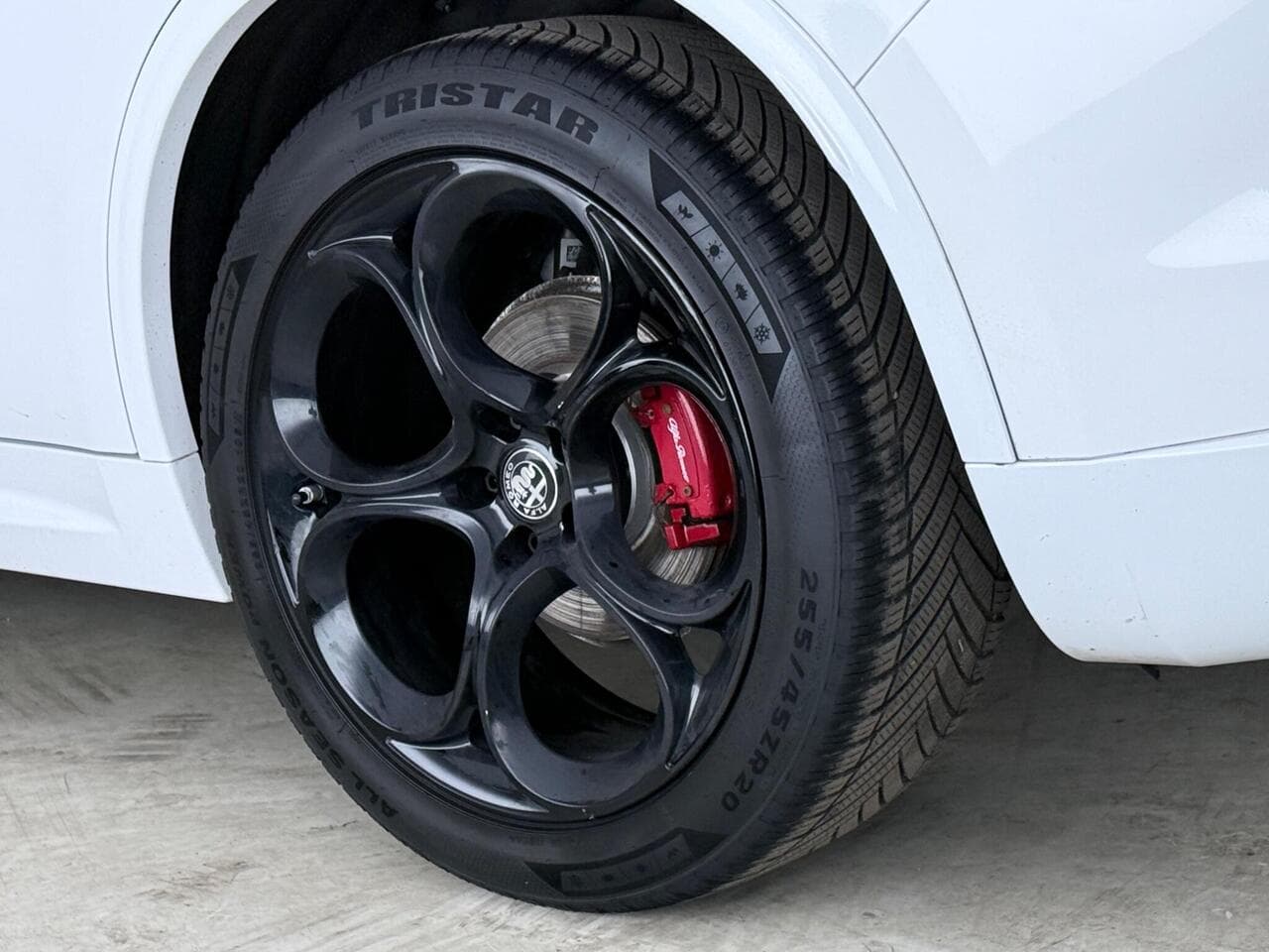 Alfa Romeo Stelvio thumbnail Wheel