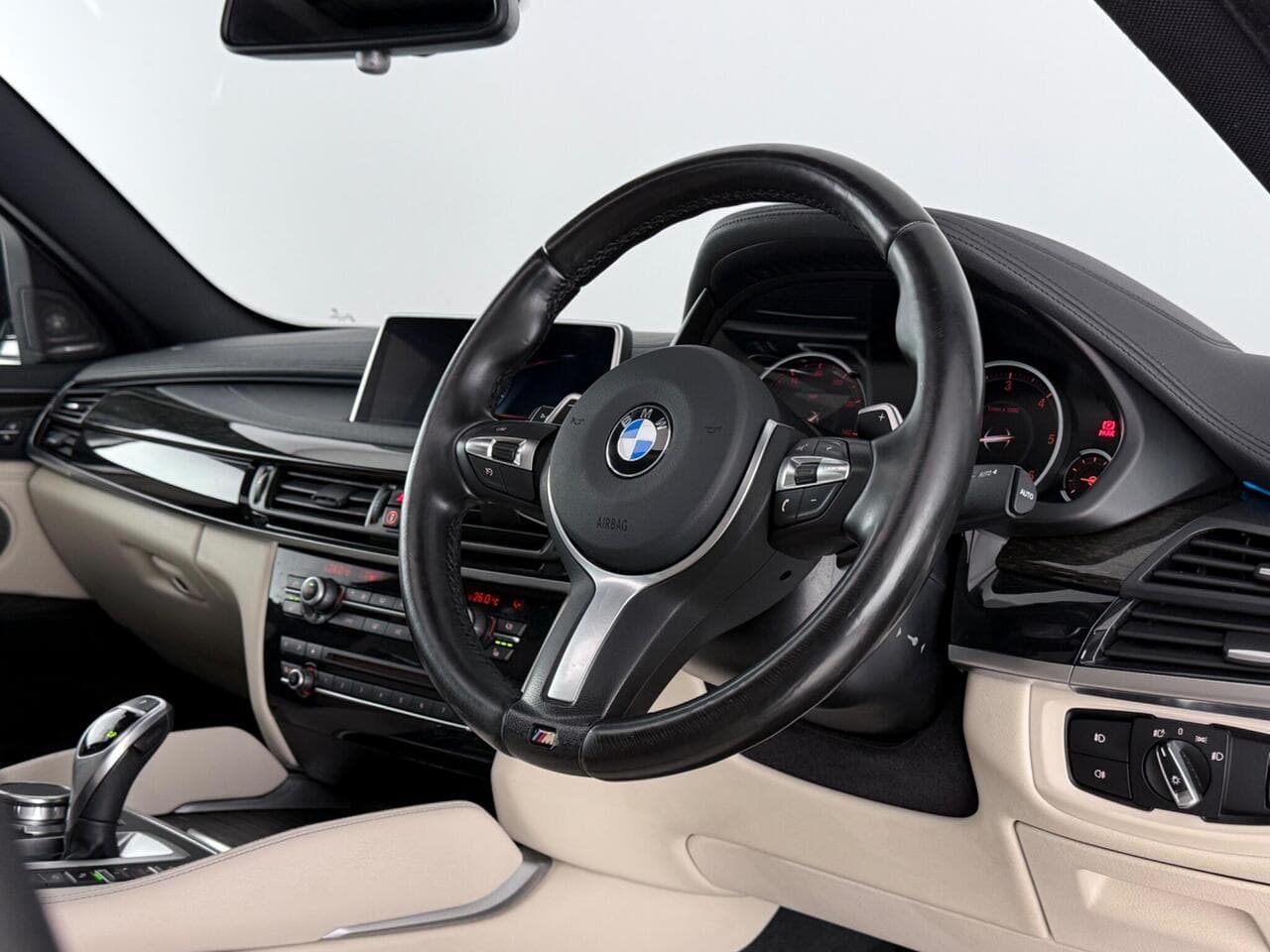 BMW X6 thumbnail Interior Front