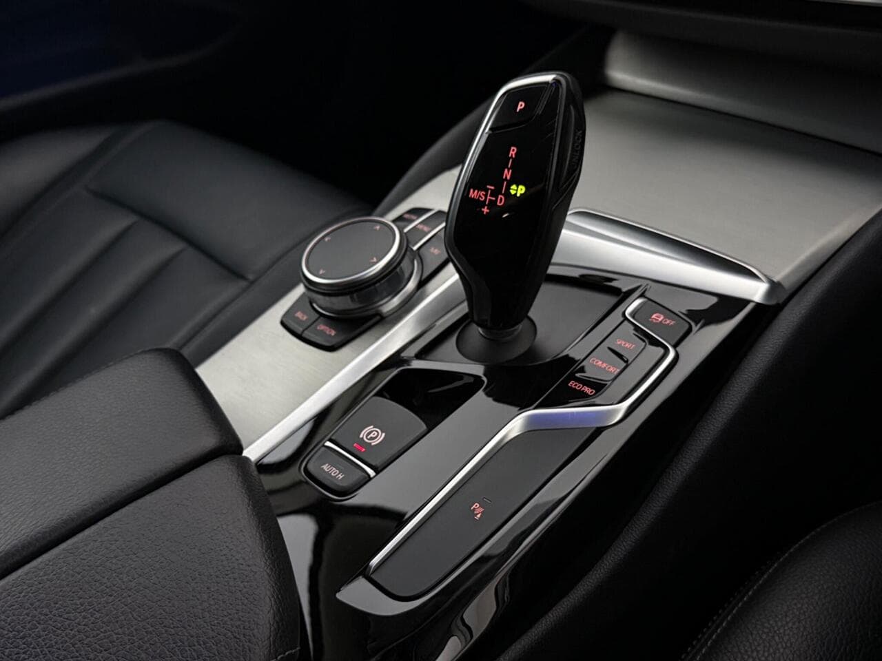 BMW 5 Series thumbnail Interior Front