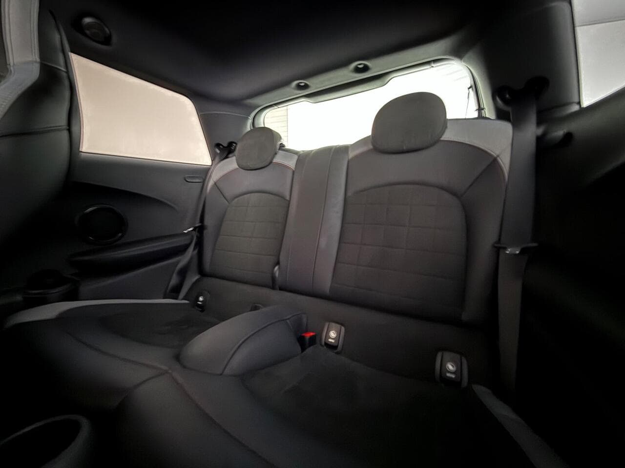 MINI Hatch thumbnail Seats Rear