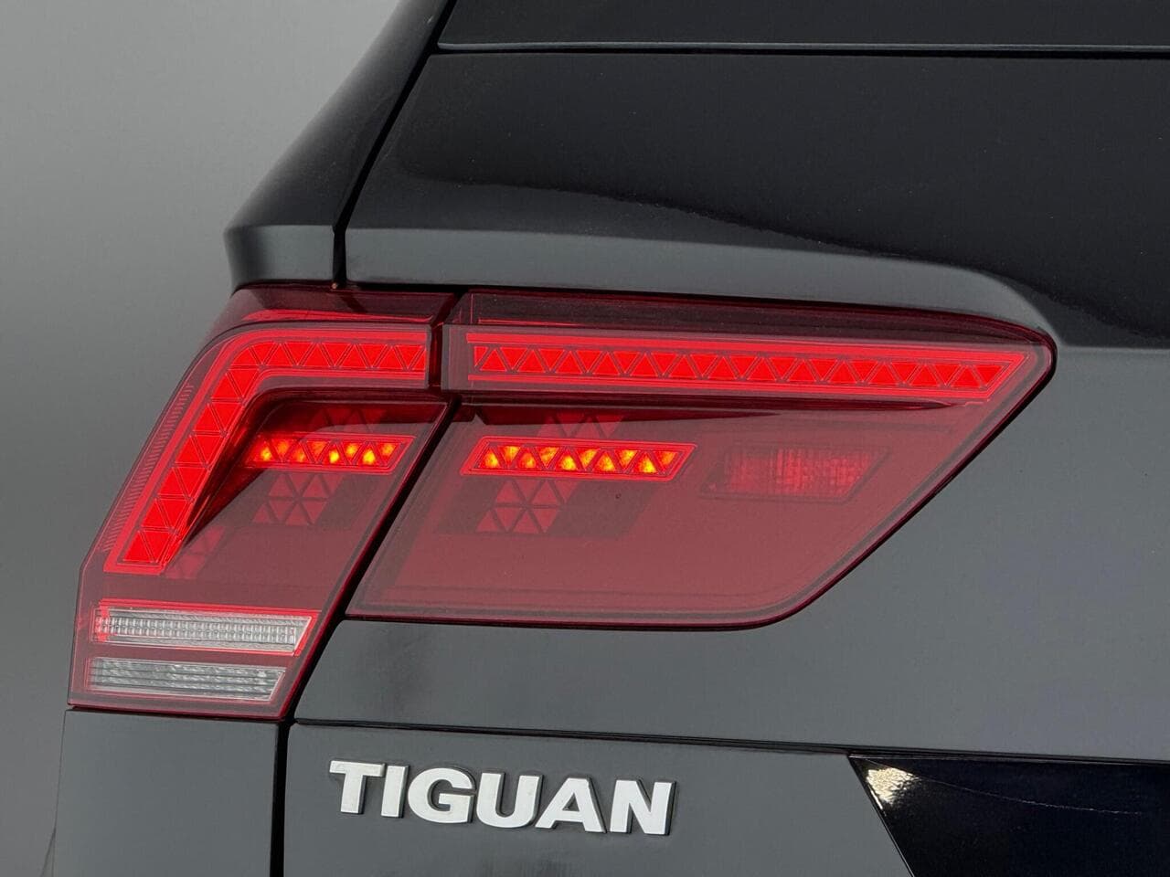 Volkswagen Tiguan thumbnail Lights Rear