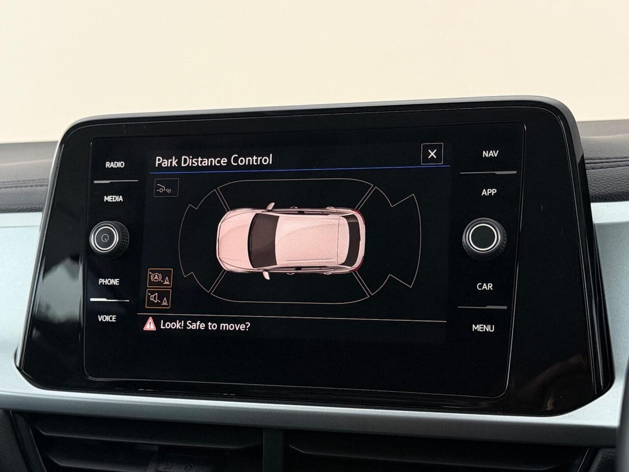 Volkswagen T-Roc thumbnail Infotainment System