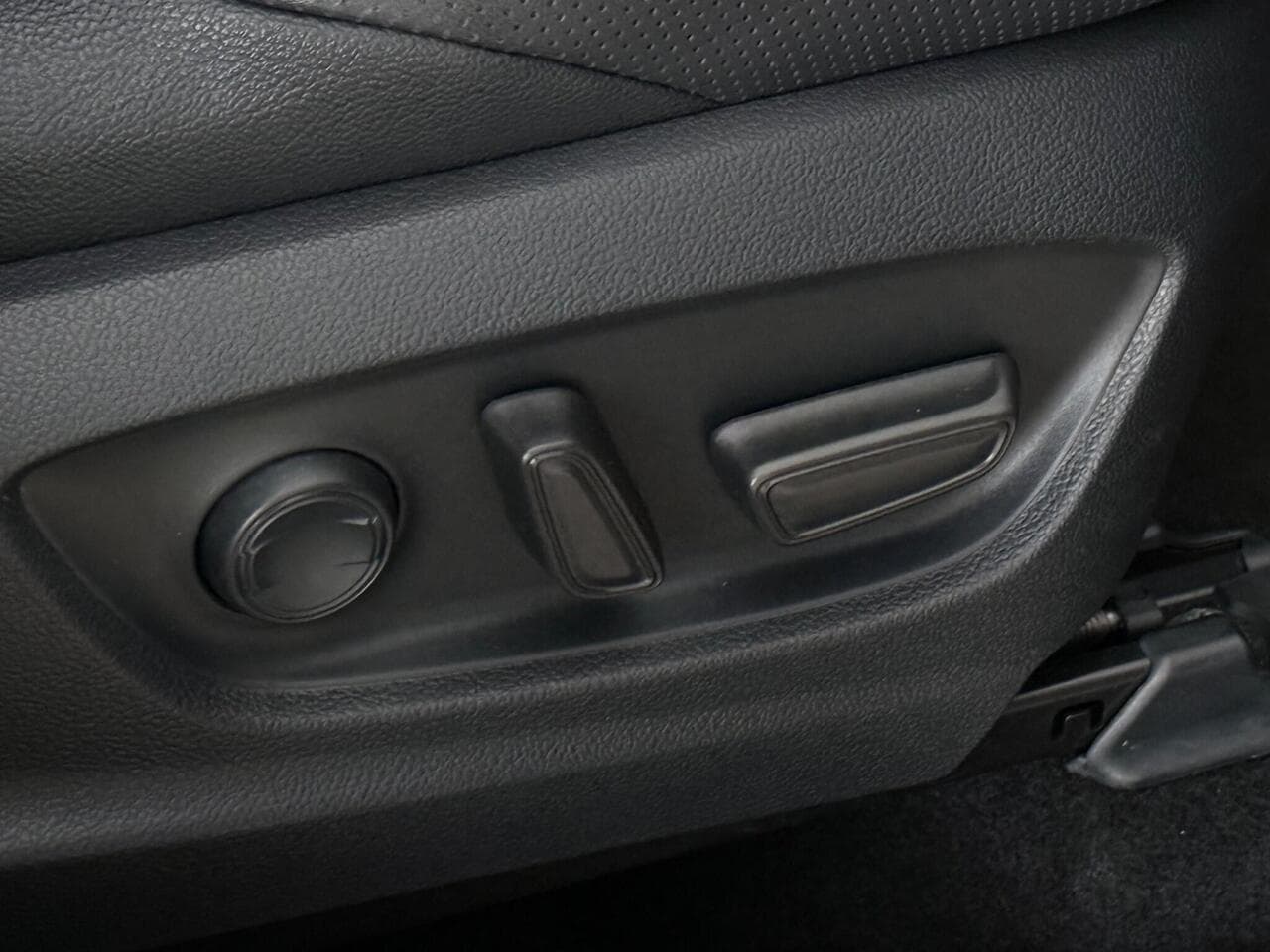 Toyota C-HR thumbnail Misc Controls