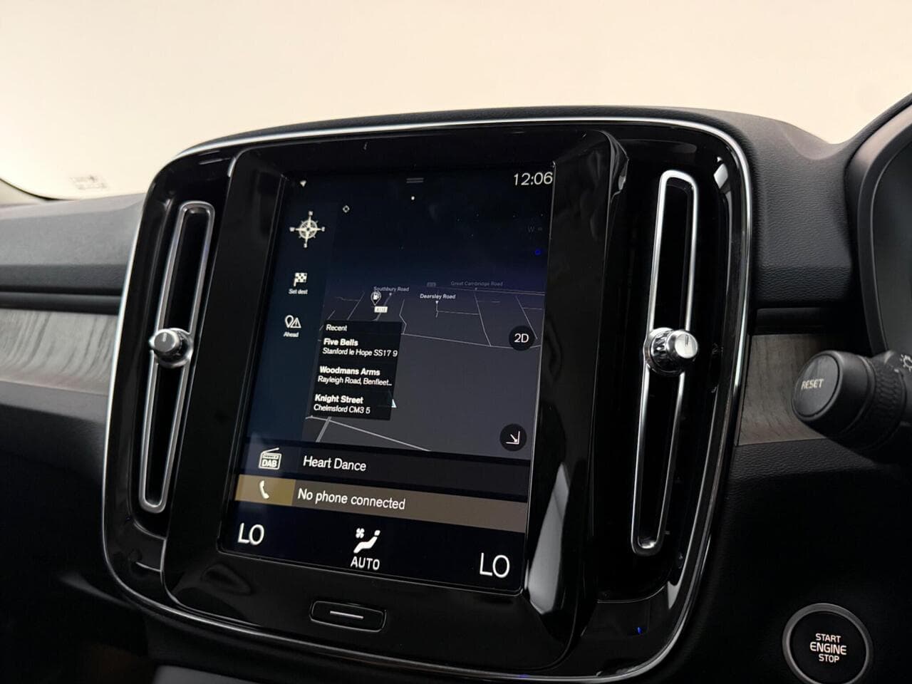 Volvo XC40 thumbnail Infotainment System