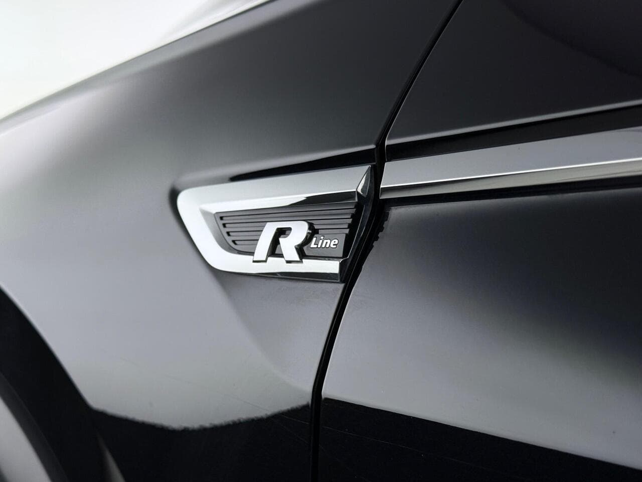 Volkswagen Tiguan thumbnail Badge Exterior