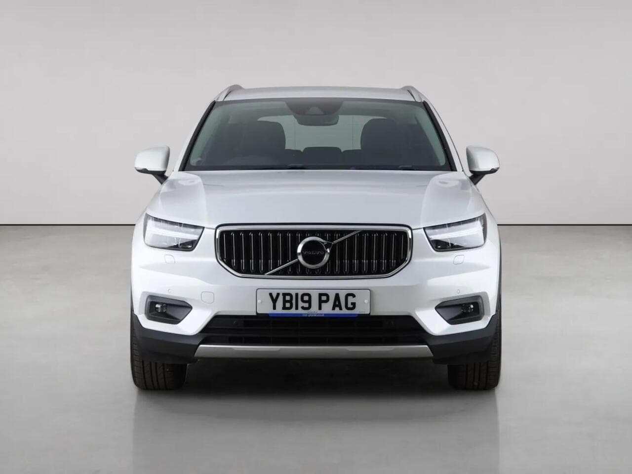 Volvo XC40 thumbnail Front