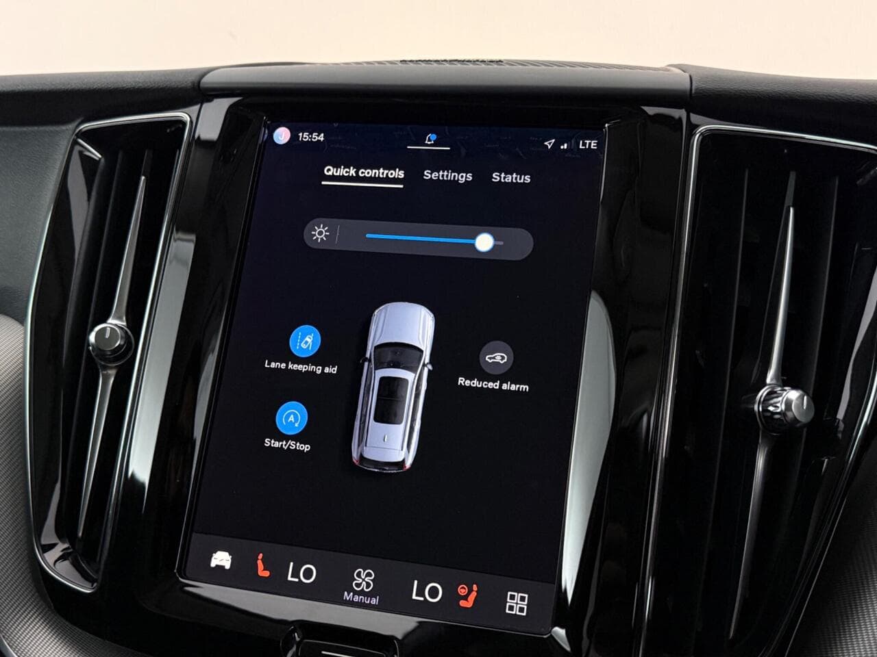 Volvo XC60 thumbnail Infotainment System