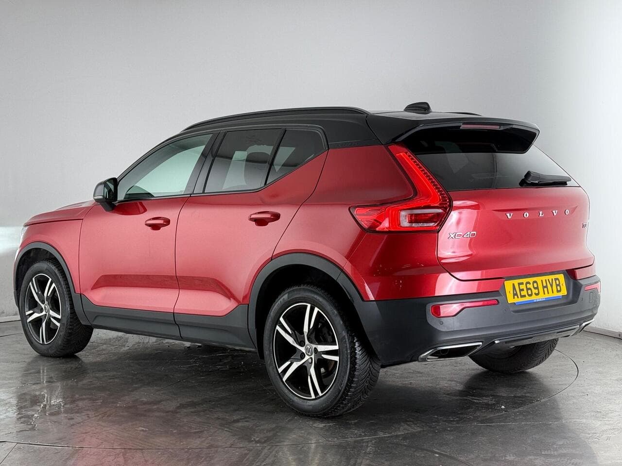 Volvo XC40 thumbnail Rear Left