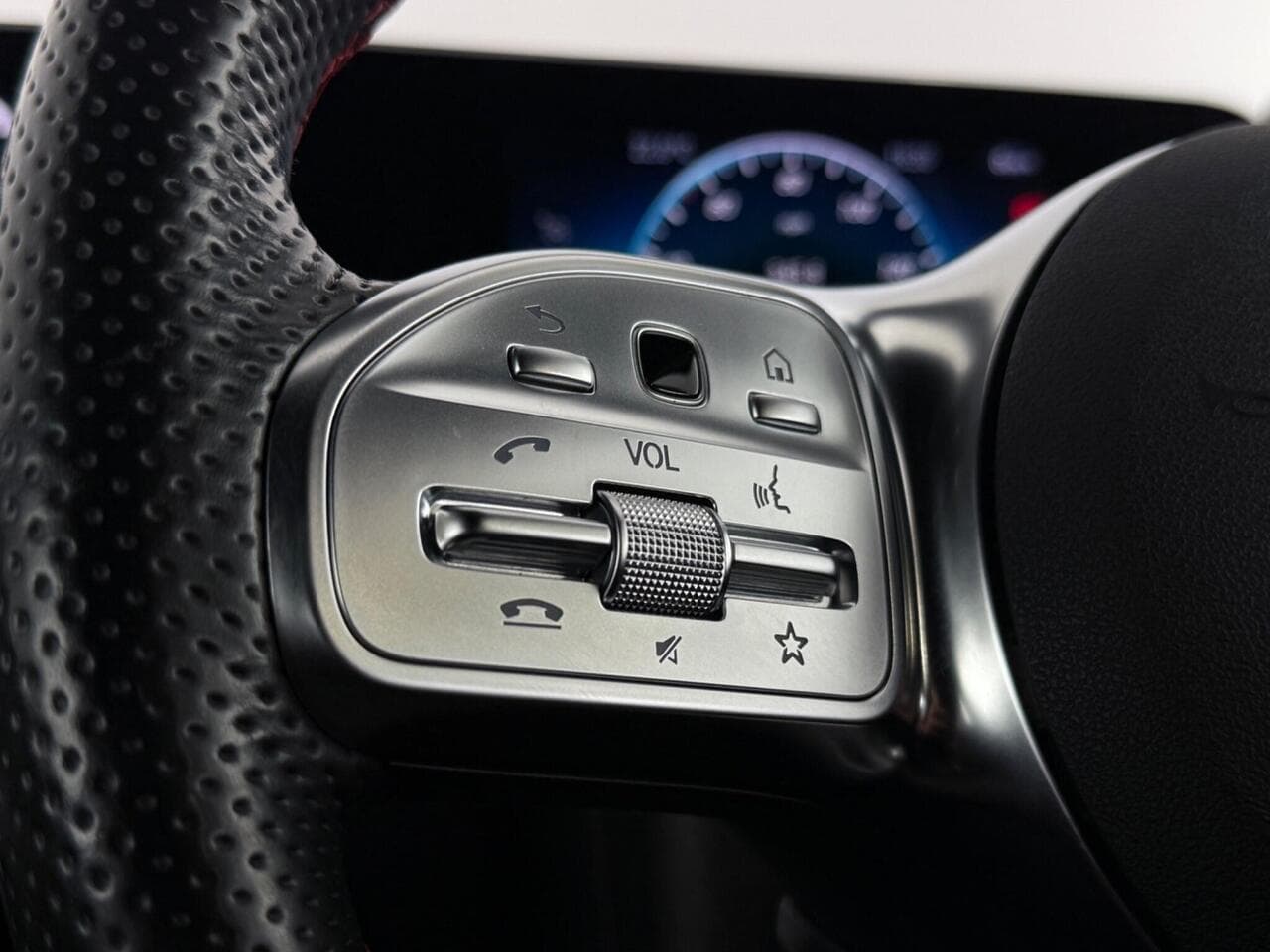 Mercedes-Benz A Class thumbnail Misc Controls