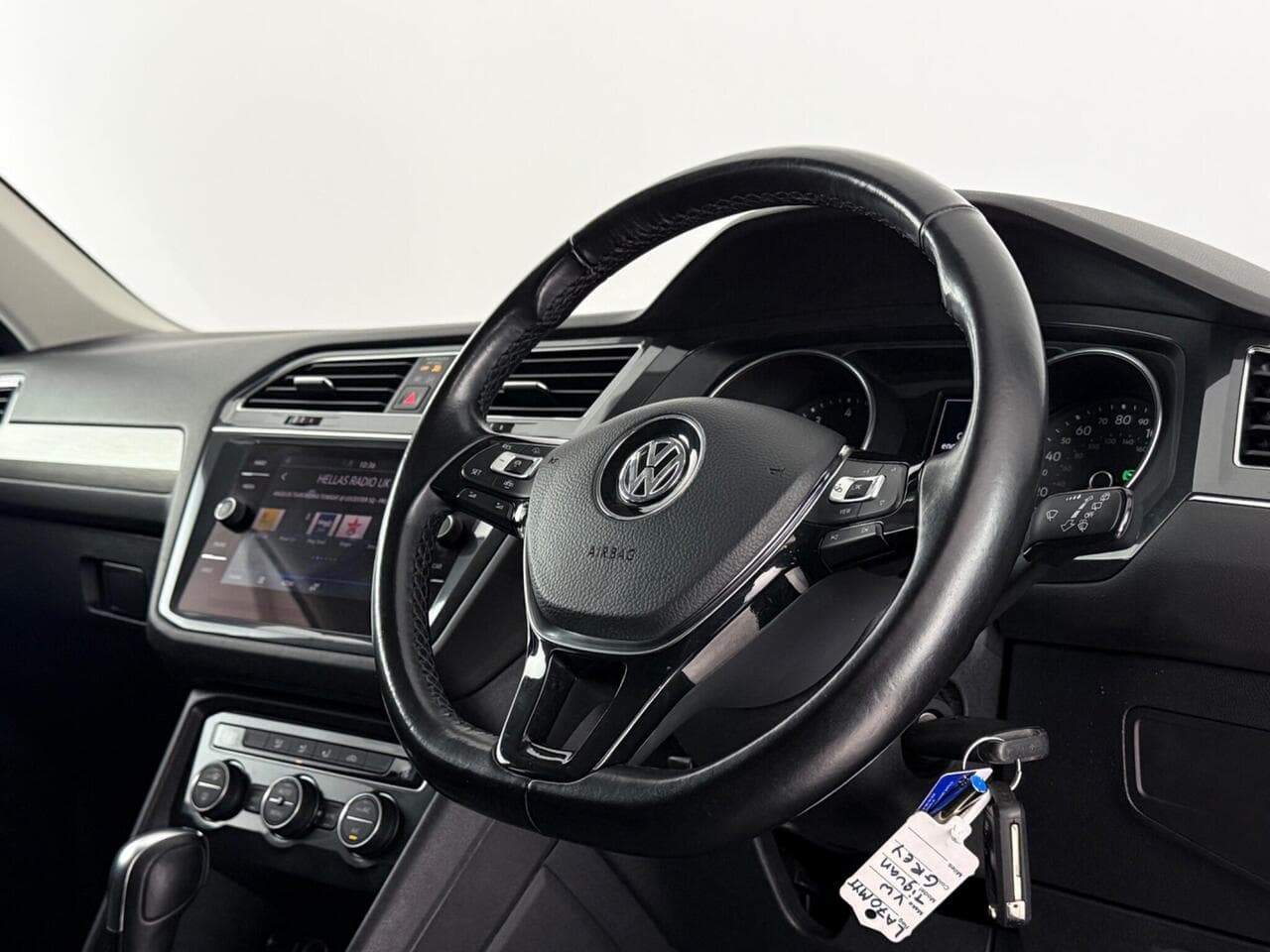 Volkswagen Tiguan Allspace thumbnail Steering Wheel