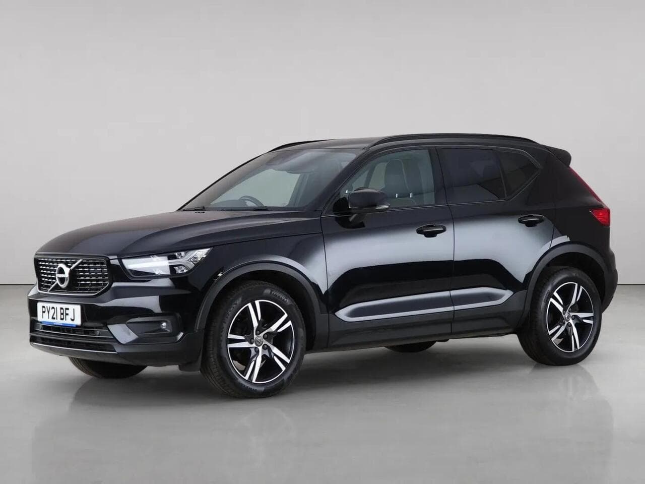 Volvo XC40 thumbnail Front Left