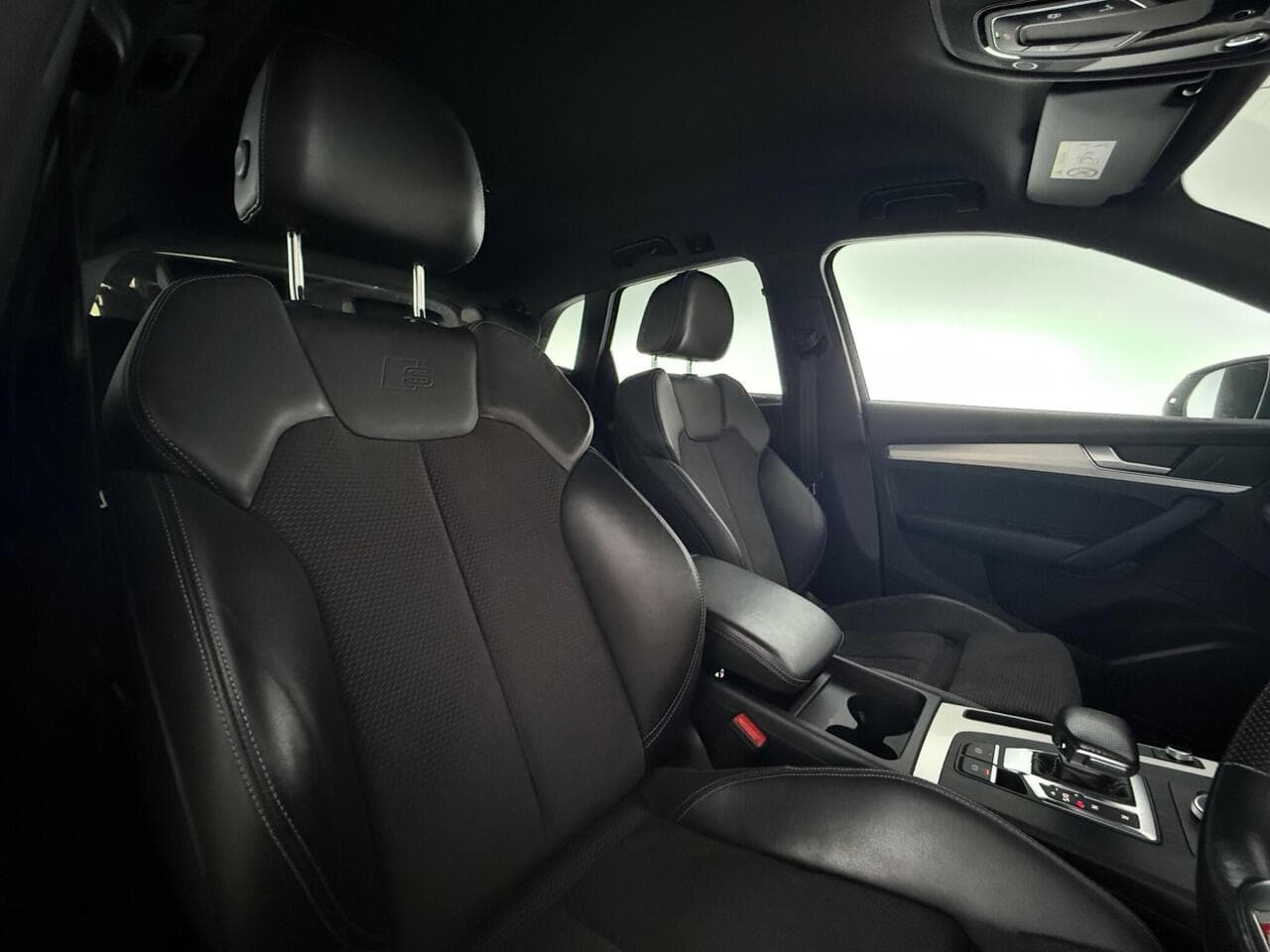 Audi Q5 thumbnail Seat Driver