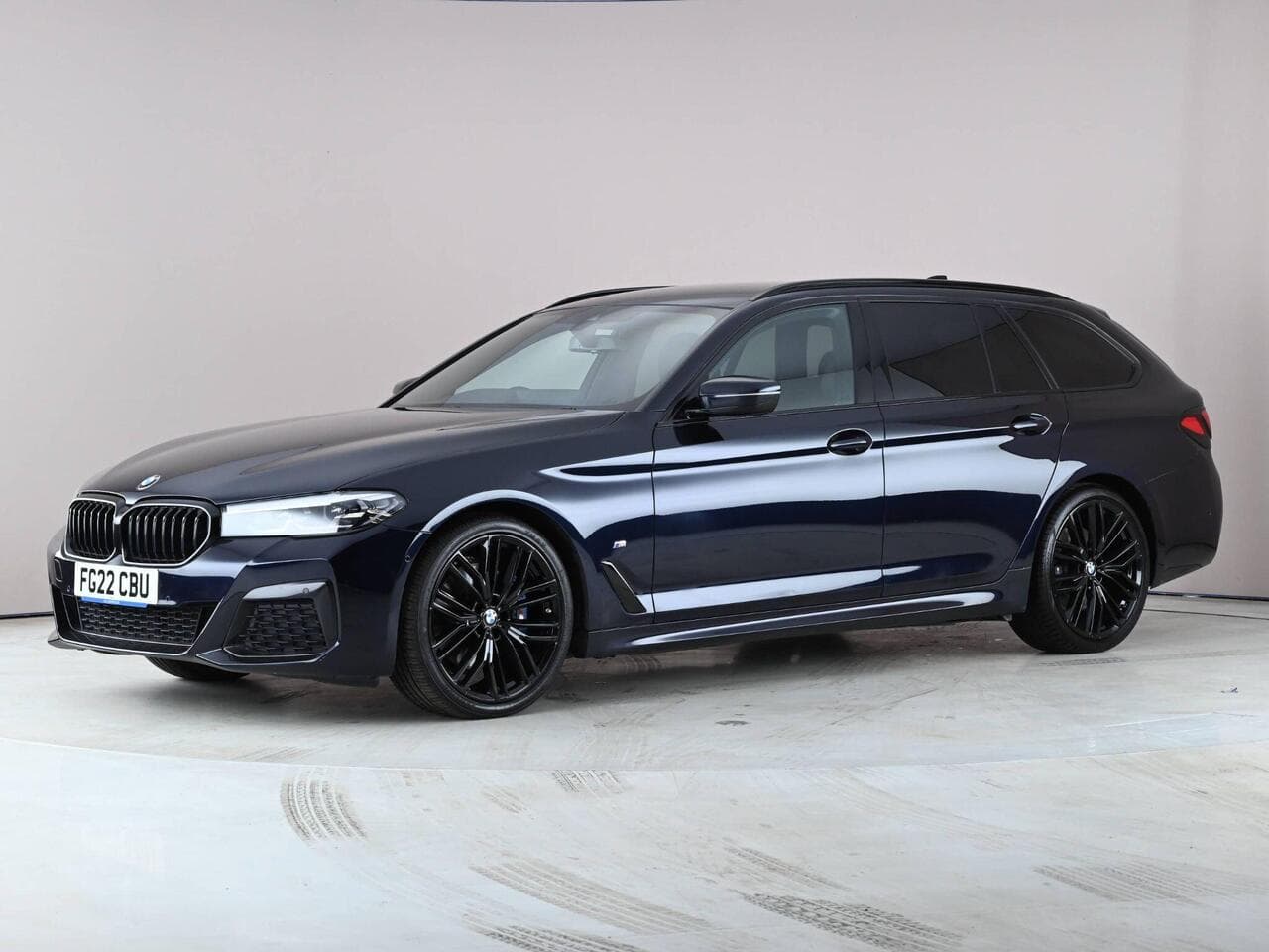 BMW 5 Series thumbnail Front Left
