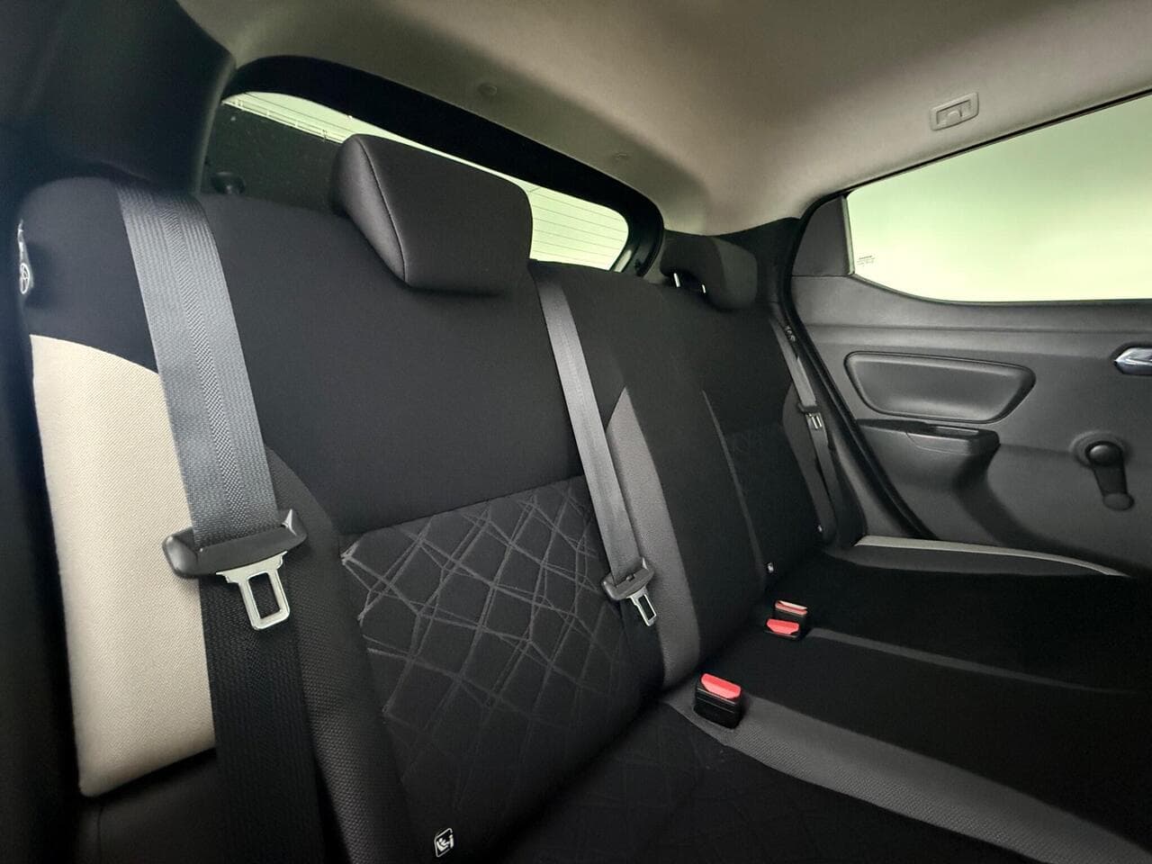 Nissan Micra thumbnail Seats Rear