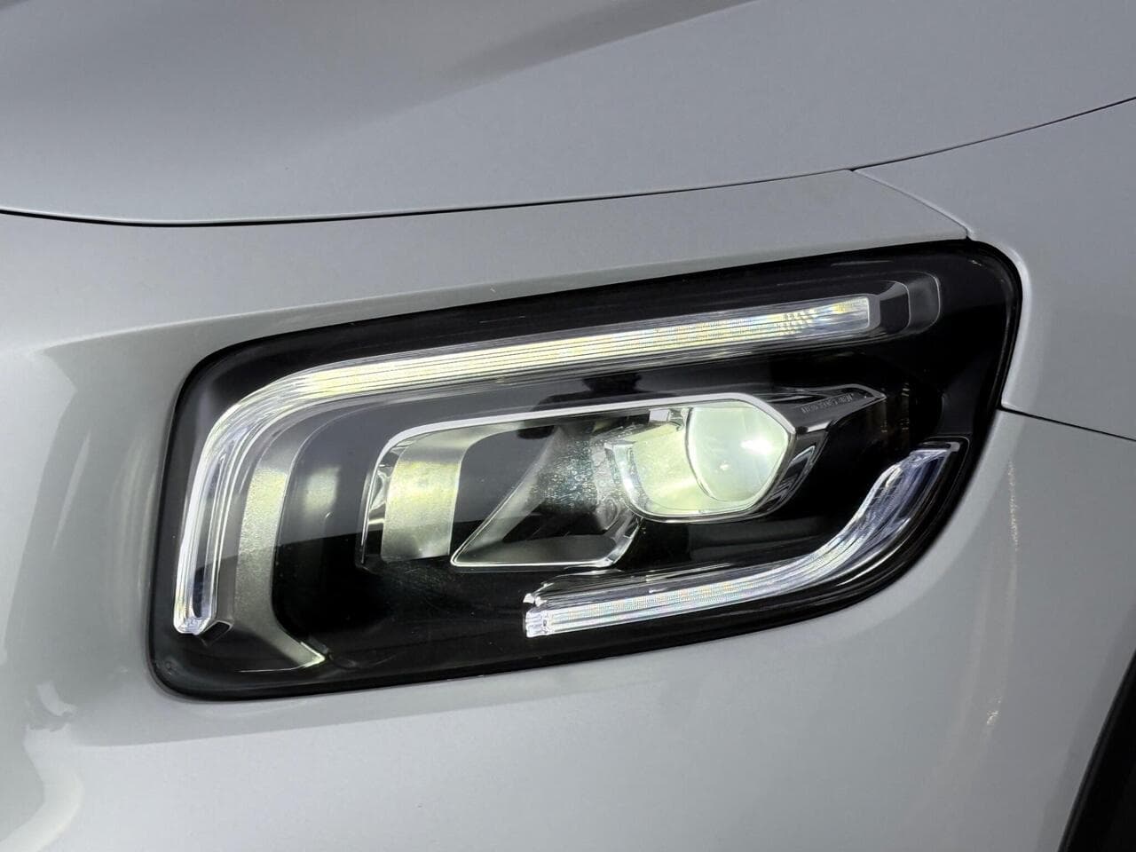 Mercedes-Benz GLB thumbnail Lights Front