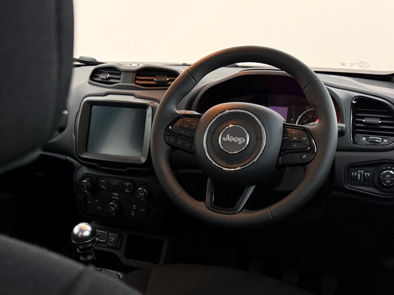 Jeep Renegade thumbnail Steering Wheel