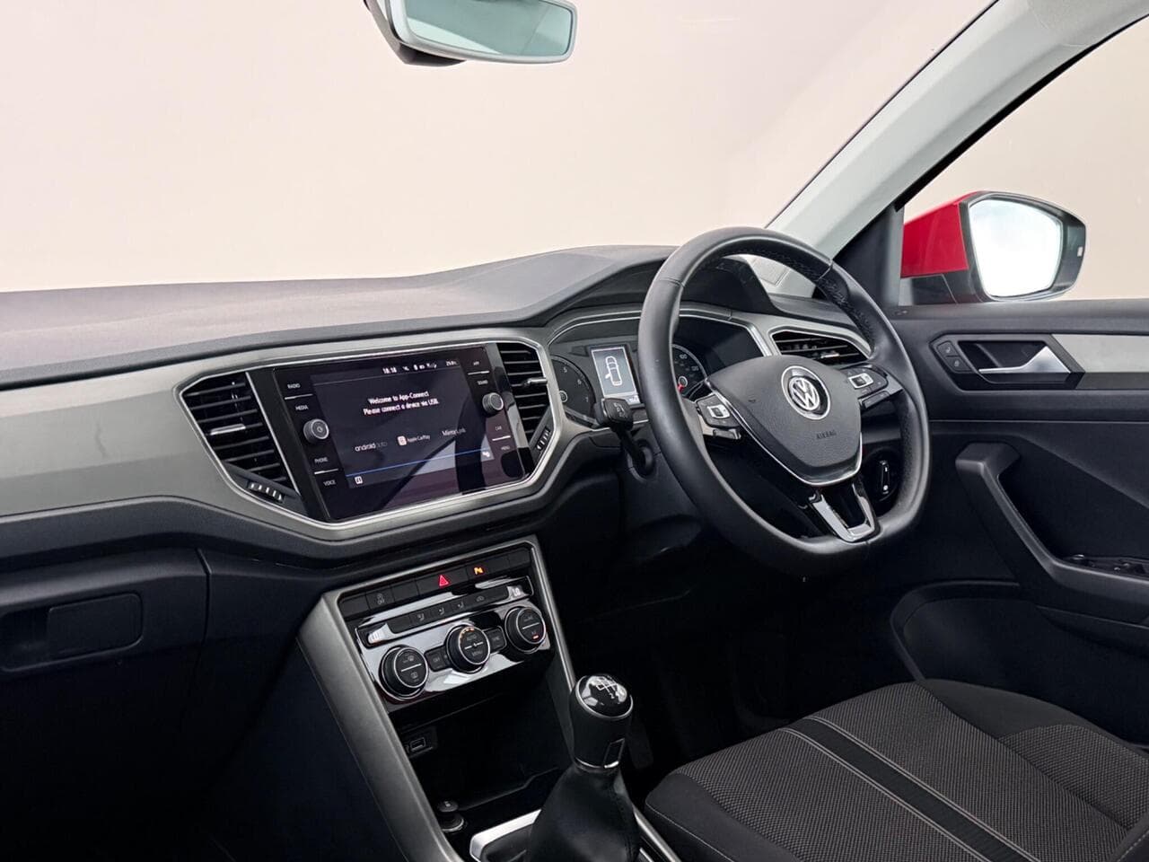 Volkswagen T-Roc thumbnail Interior Front