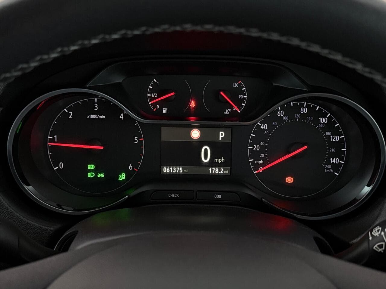 Vauxhall Grandland X thumbnail Driver Instruments