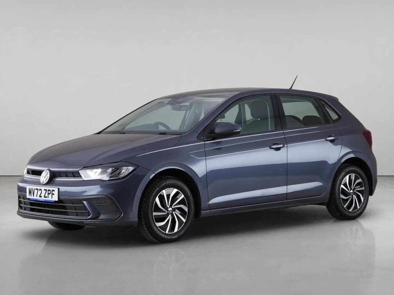 Volkswagen Polo thumbnail Front Left