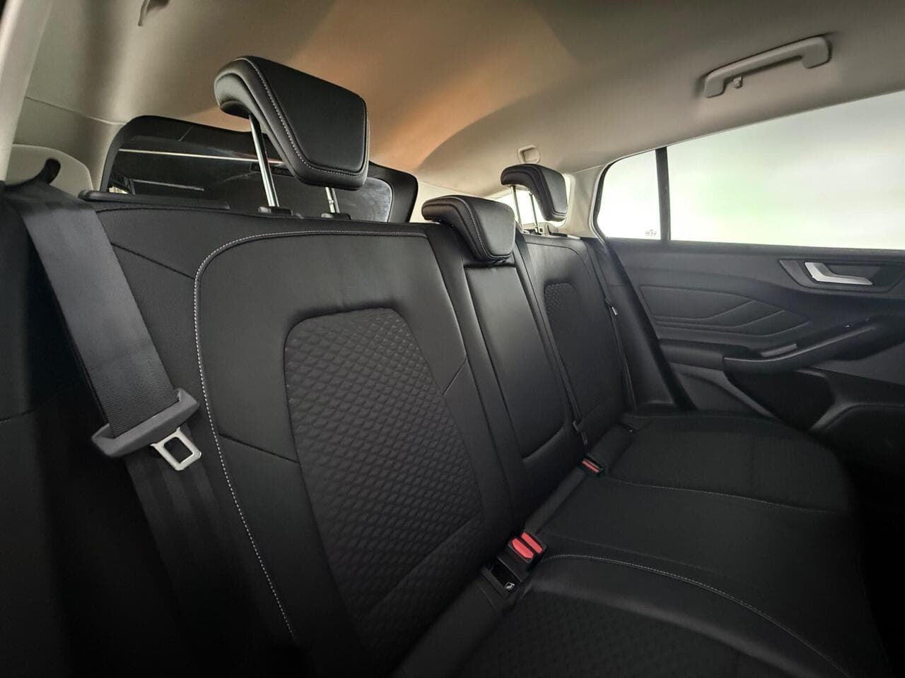 Ford Focus thumbnail Seats Rear