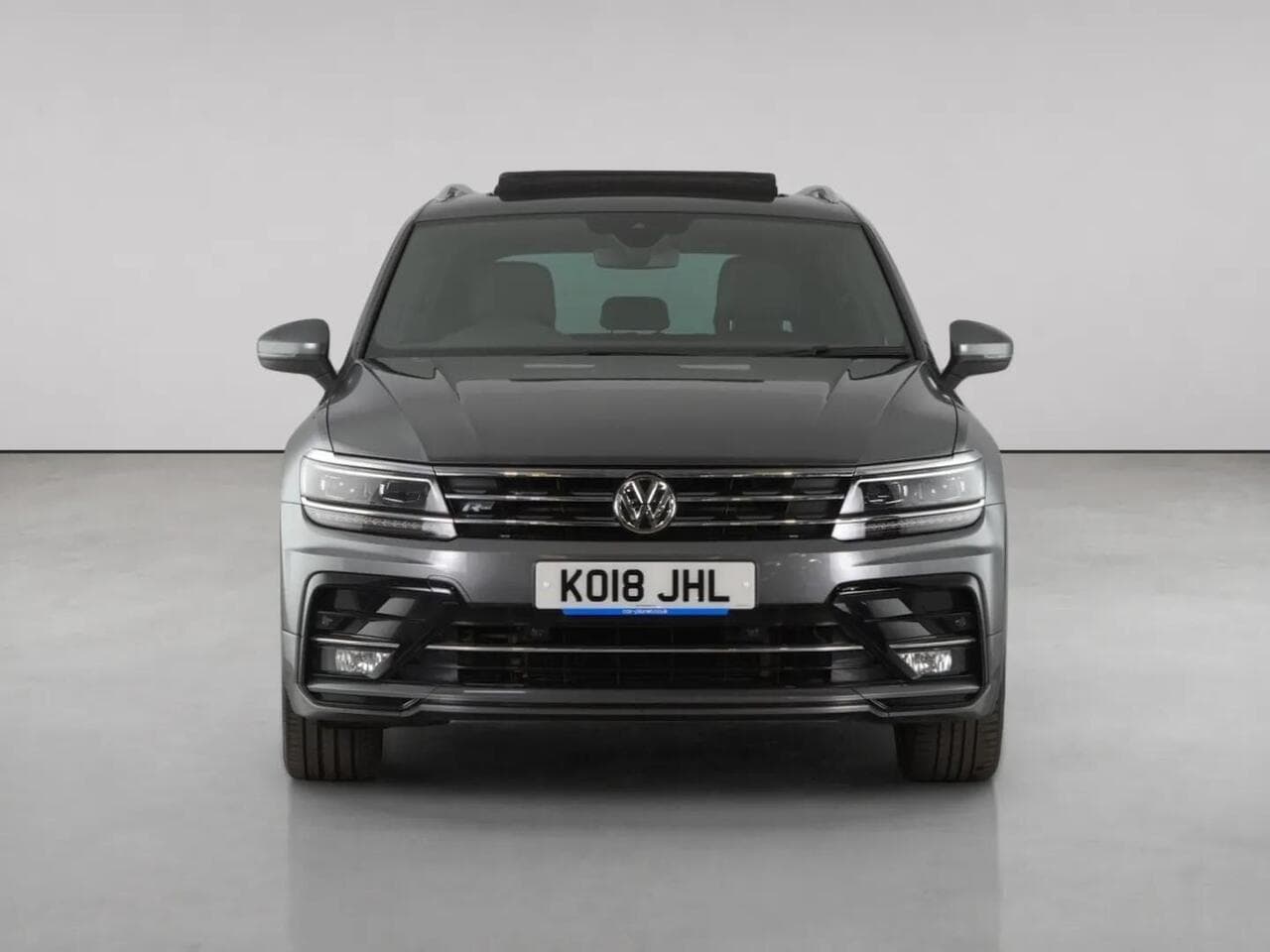 Volkswagen Tiguan thumbnail Front