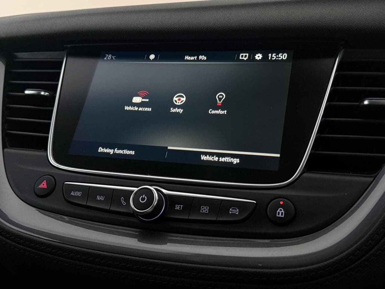 Vauxhall Grandland X thumbnail Infotainment System