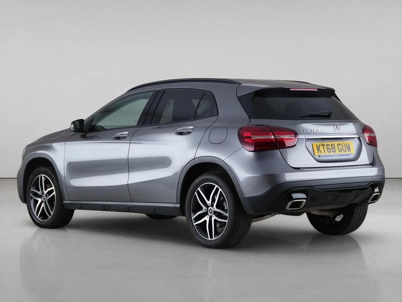 Mercedes-Benz GLA thumbnail Rear Left