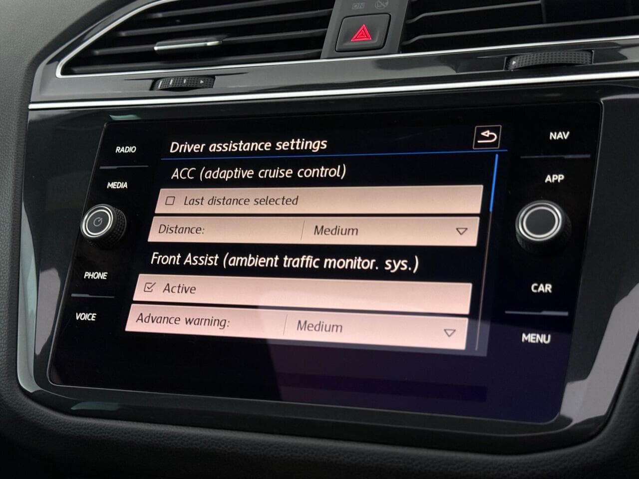 Volkswagen Tiguan thumbnail Infotainment System