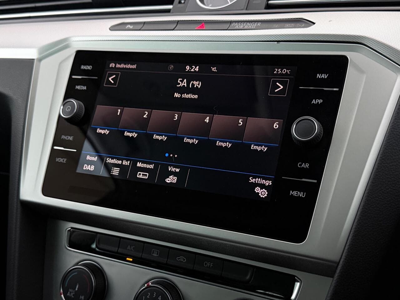 Volkswagen Passat thumbnail Infotainment System