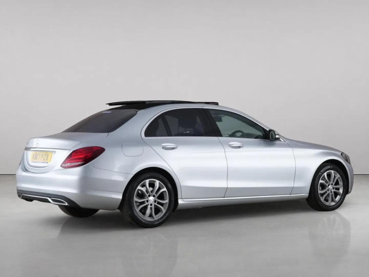 Mercedes-Benz C Class thumbnail Rear Right