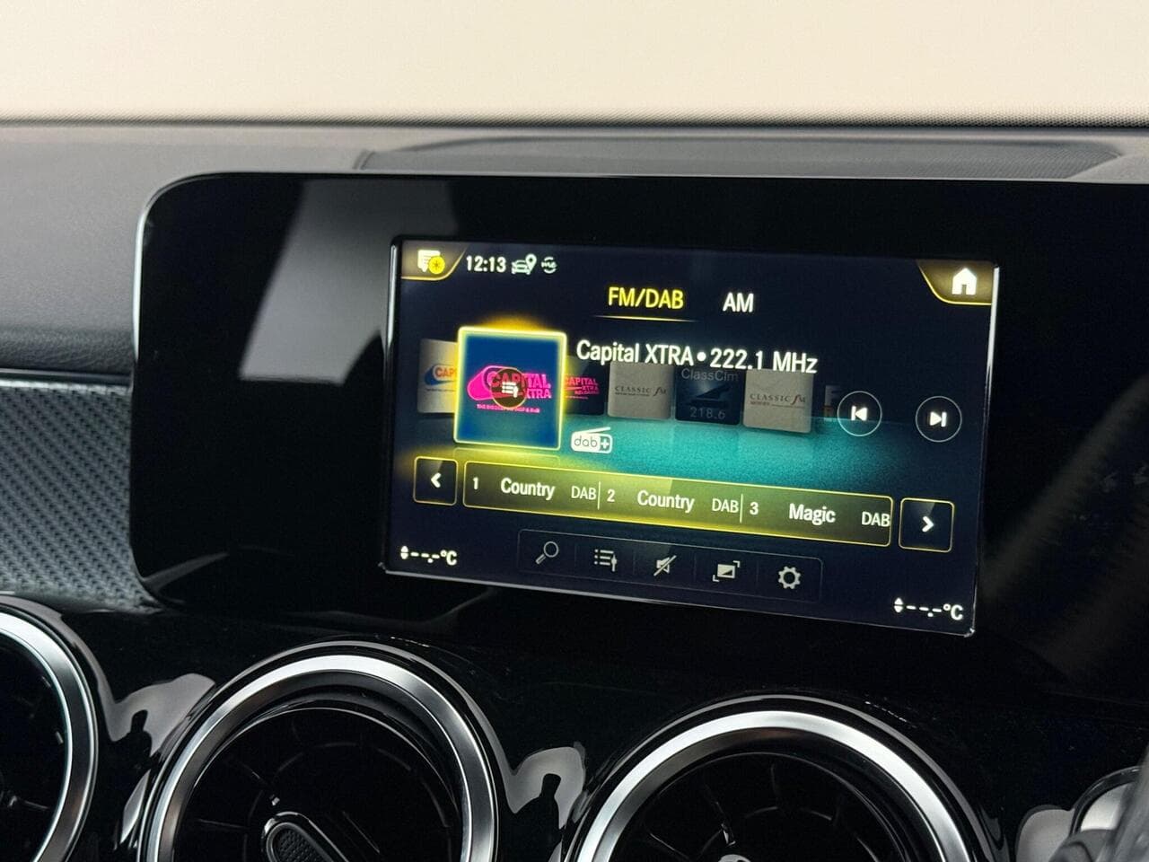 Mercedes-Benz GLB thumbnail Infotainment System