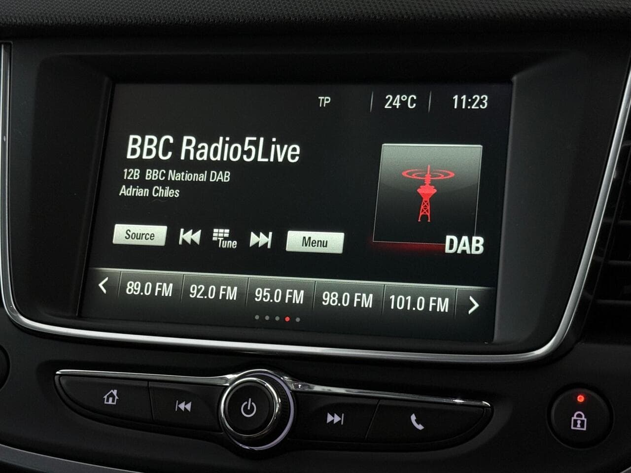 Vauxhall Crossland X thumbnail Infotainment System